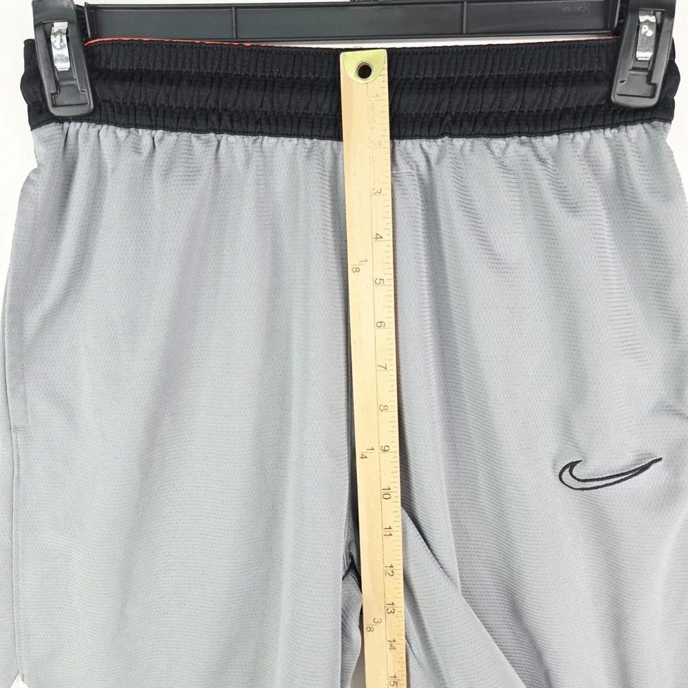 Nike small snag